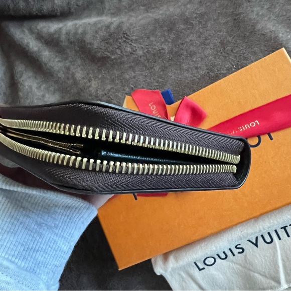 LOUIS VUITTON GIANT MONOGRAM ZIPPY WALLET ZIP AROUND LONG - Picture 8 of 16